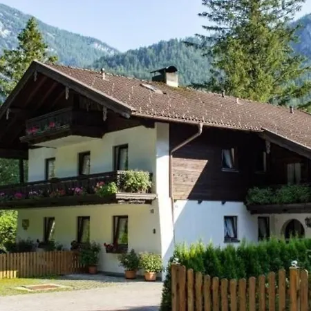 In Weissbach A D Alpenstrasse 公寓